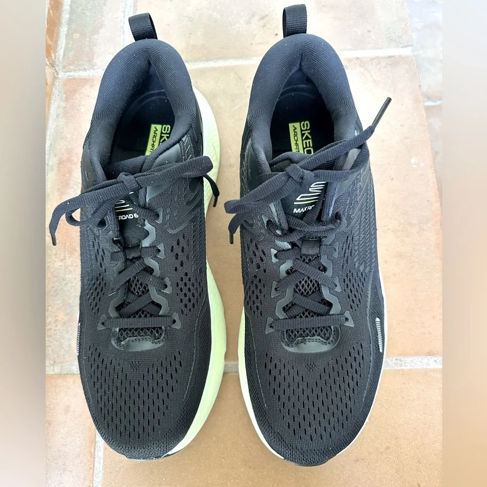 Skechers Archfit Men’s Running sneaker Size 10.5 Black/neon yellow - Picture 1 of 9